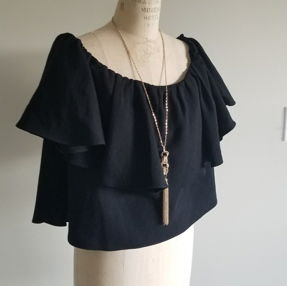 💖💥New to the closet 💥💖NWT Rachel Roy black off shoulder crop top
